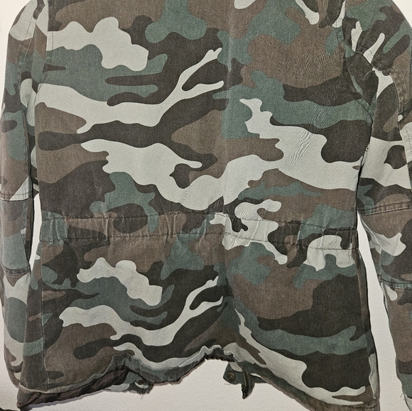 Me Jane Girls Camouflage Coat Size 12 - Picture 8 of 12